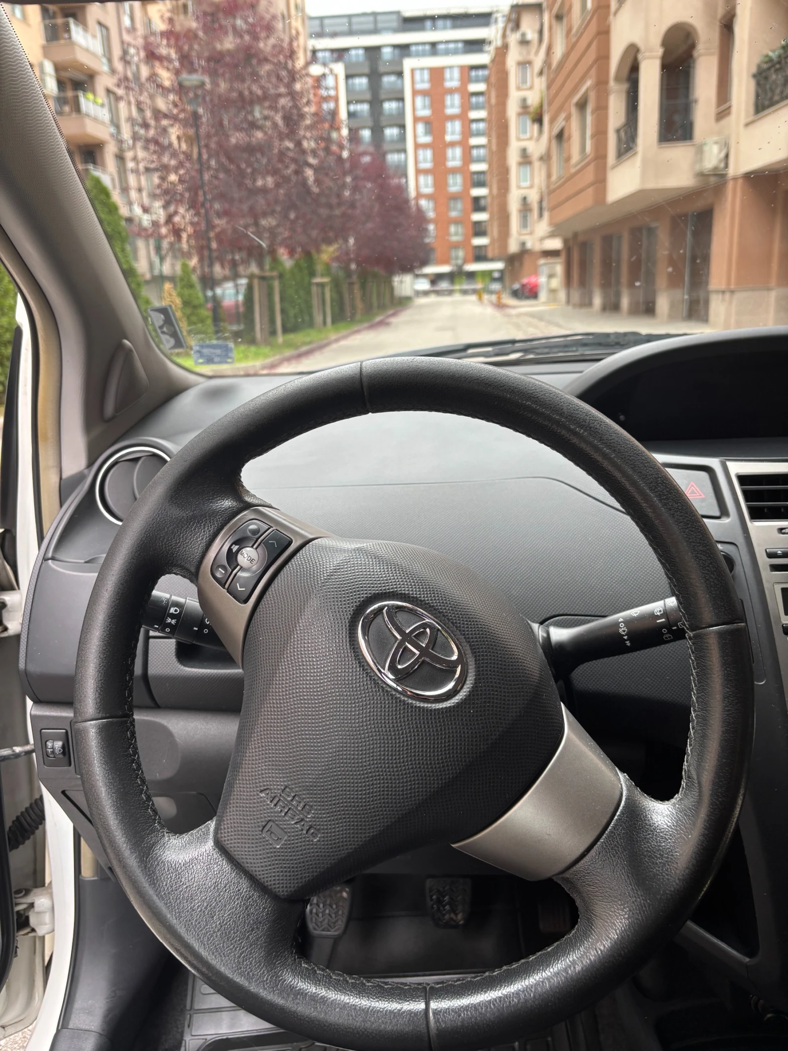 Toyota Yaris  - изображение 9