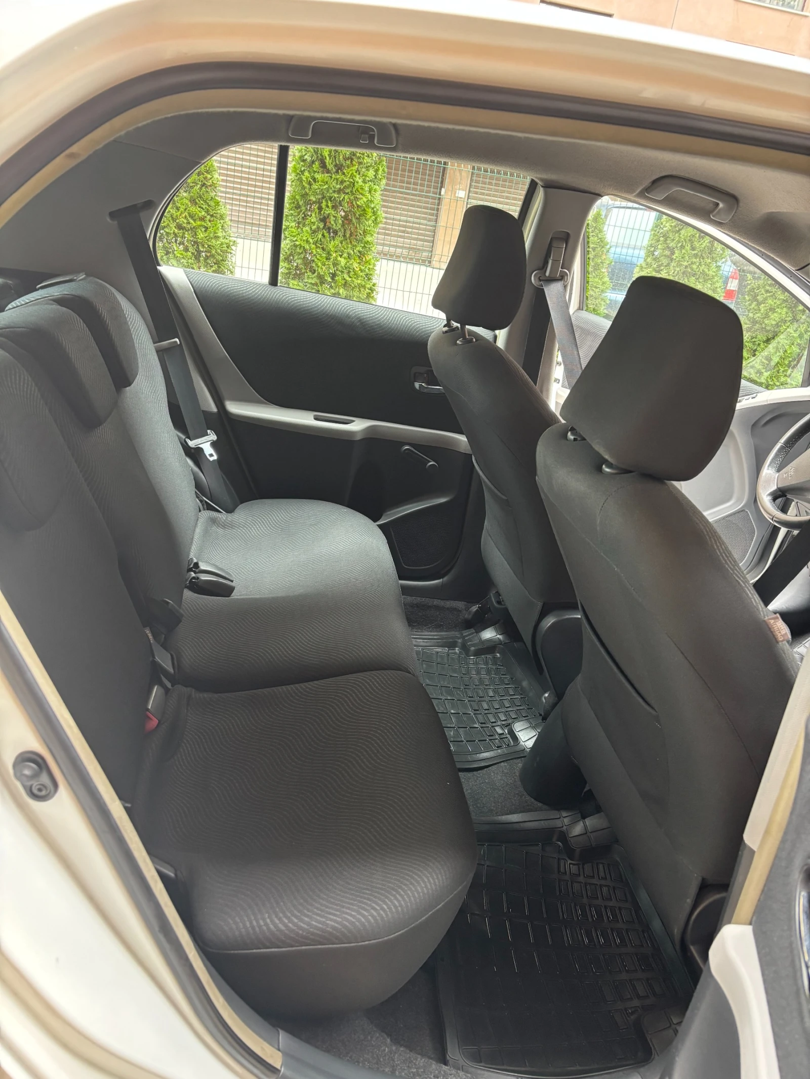 Toyota Yaris  - изображение 6