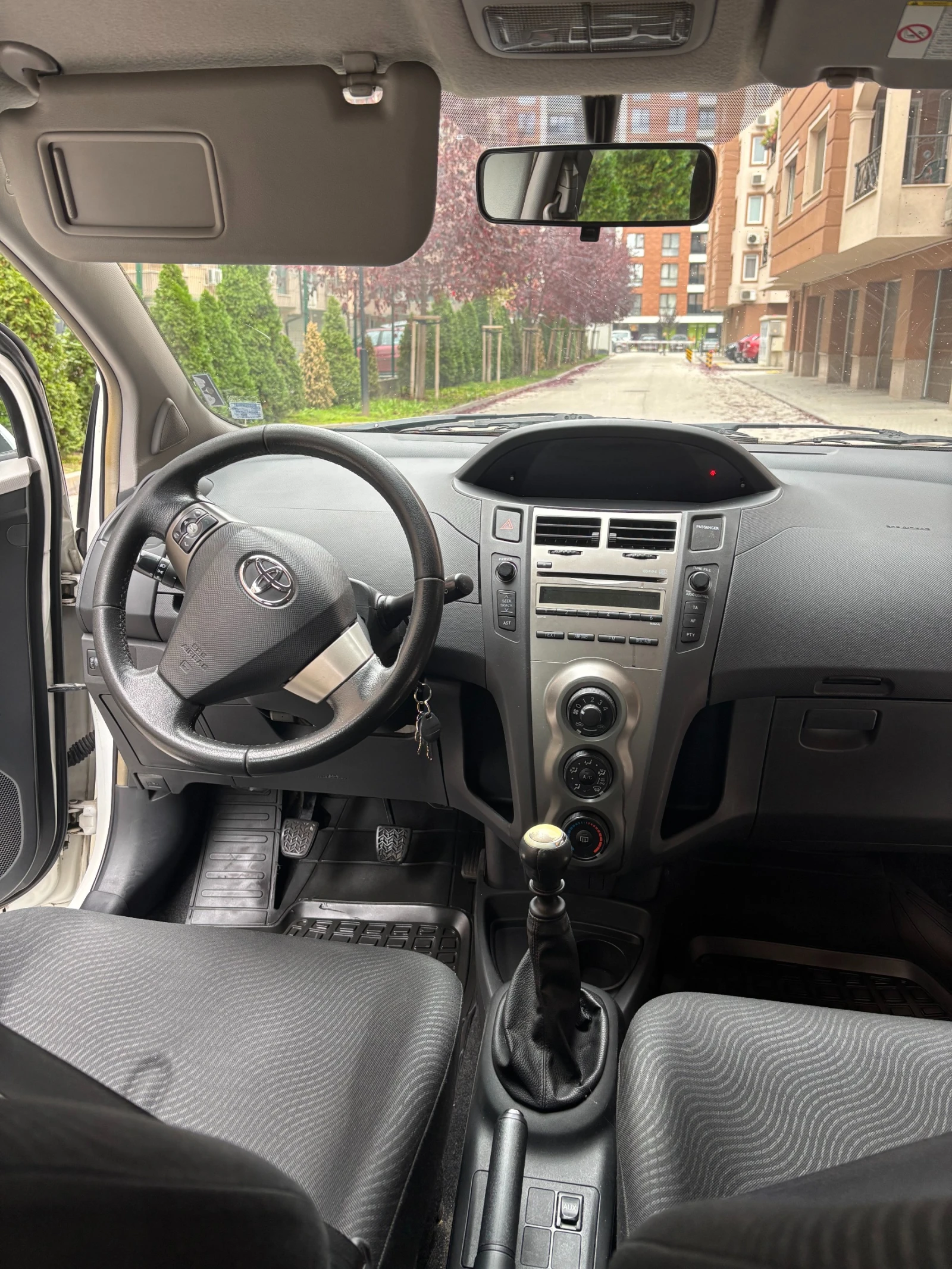 Toyota Yaris  - изображение 8