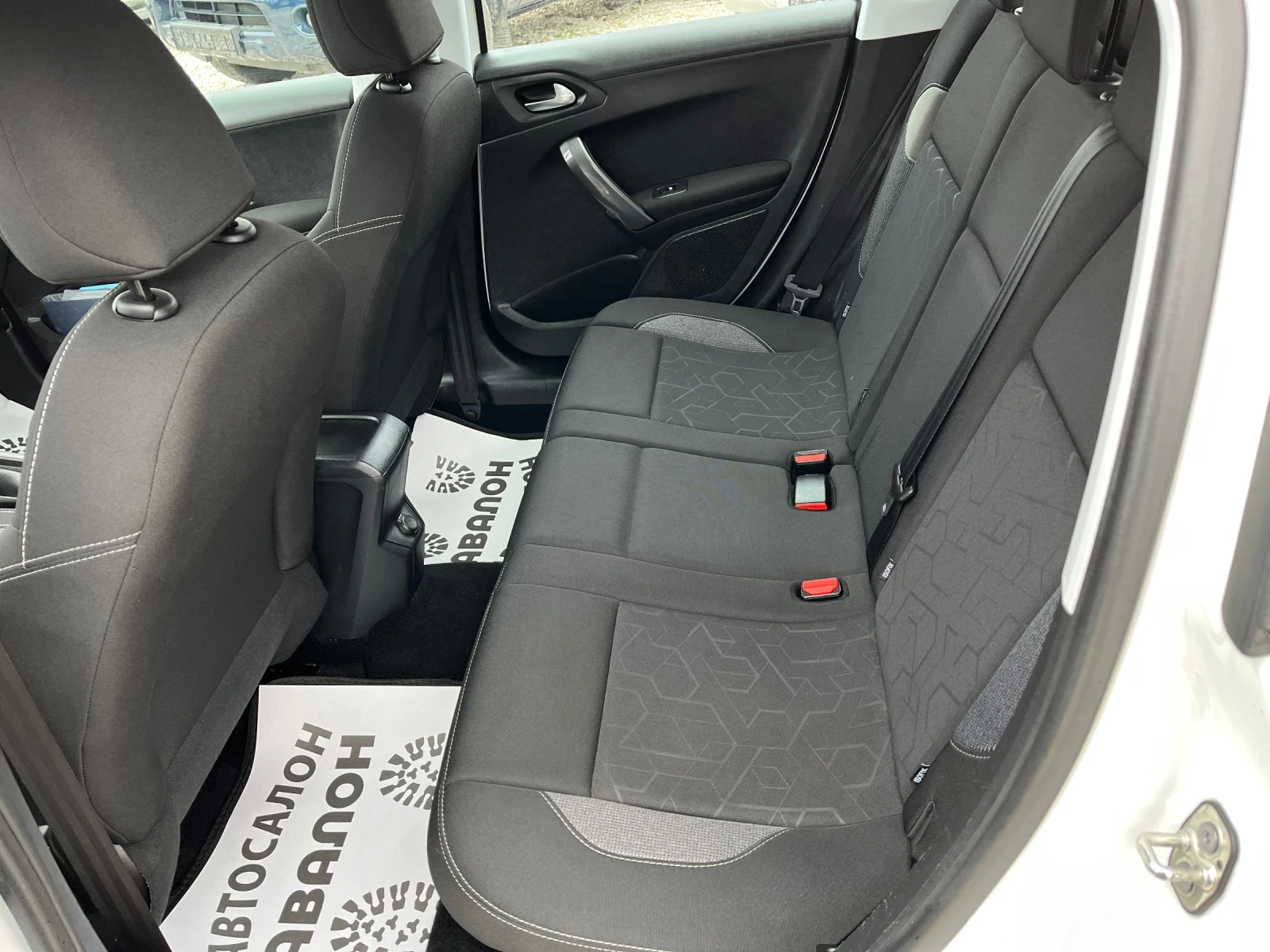 Peugeot 2008 1, 6 HDI фейслифт - изображение 8