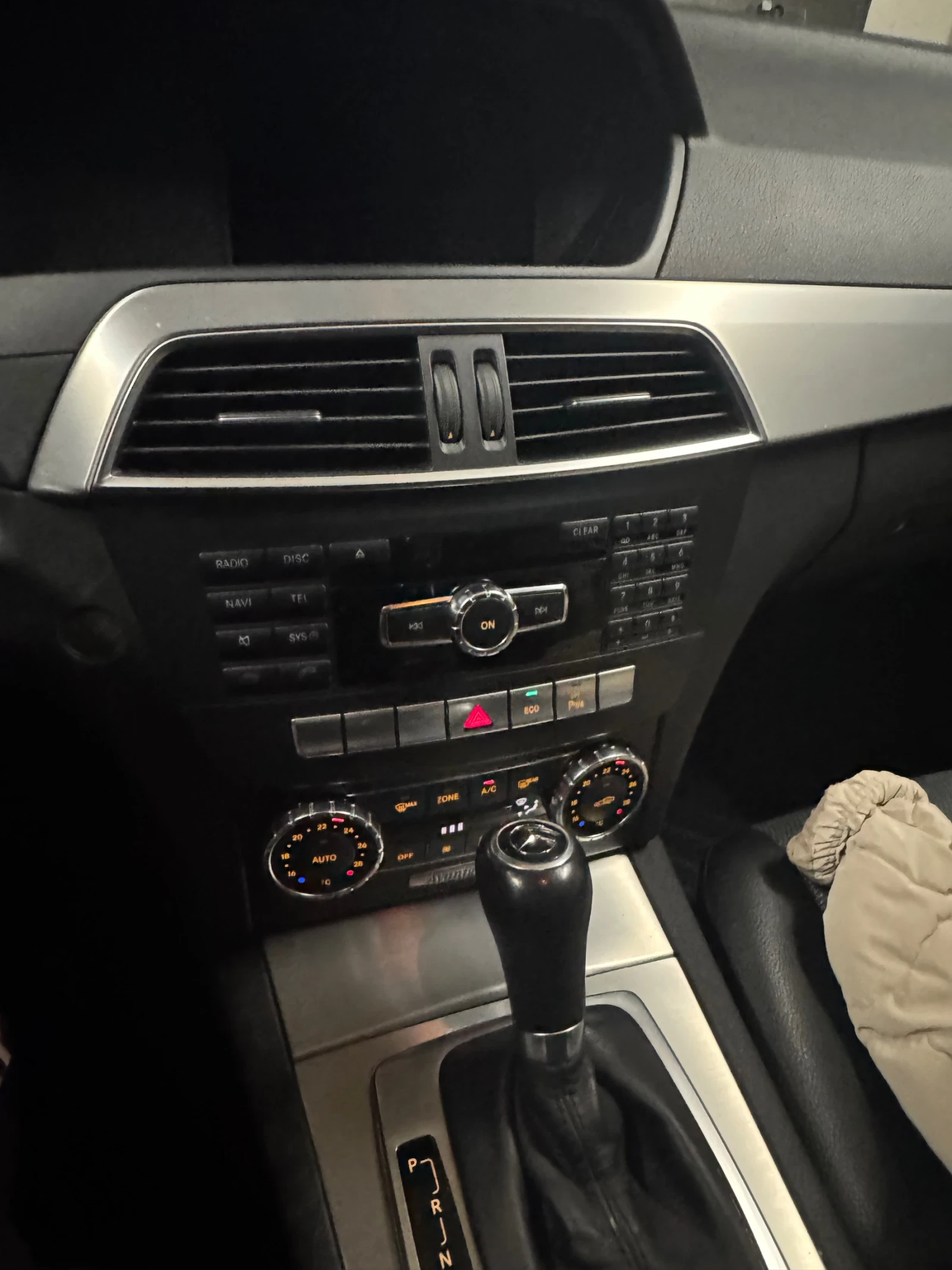 Mercedes-Benz C 220, снимка 11 - Автомобили и джипове - 53717829