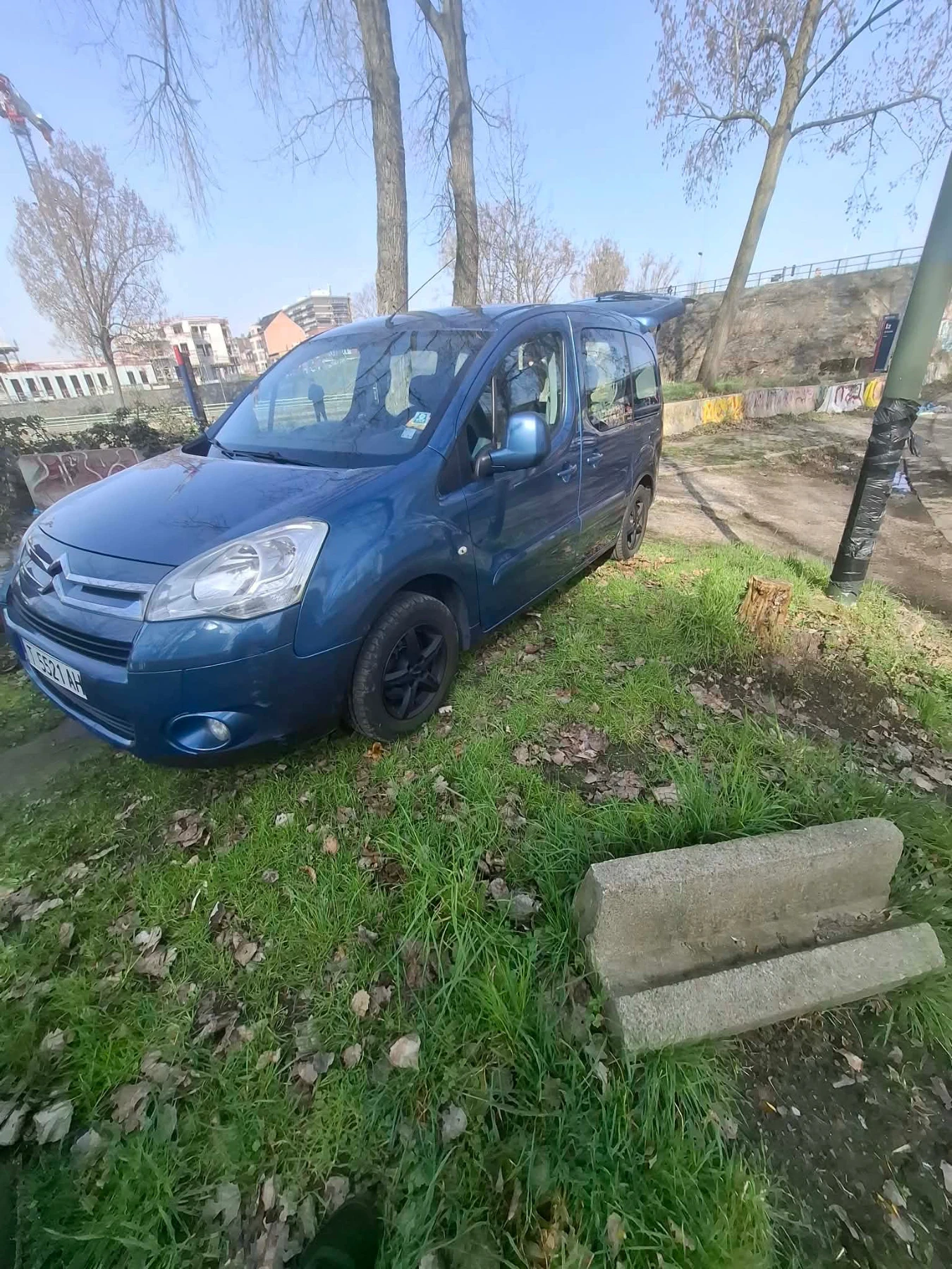 Citroen Berlingo 1, 6 ХДИ , снимка 11 - Автомобили и джипове - 54069992