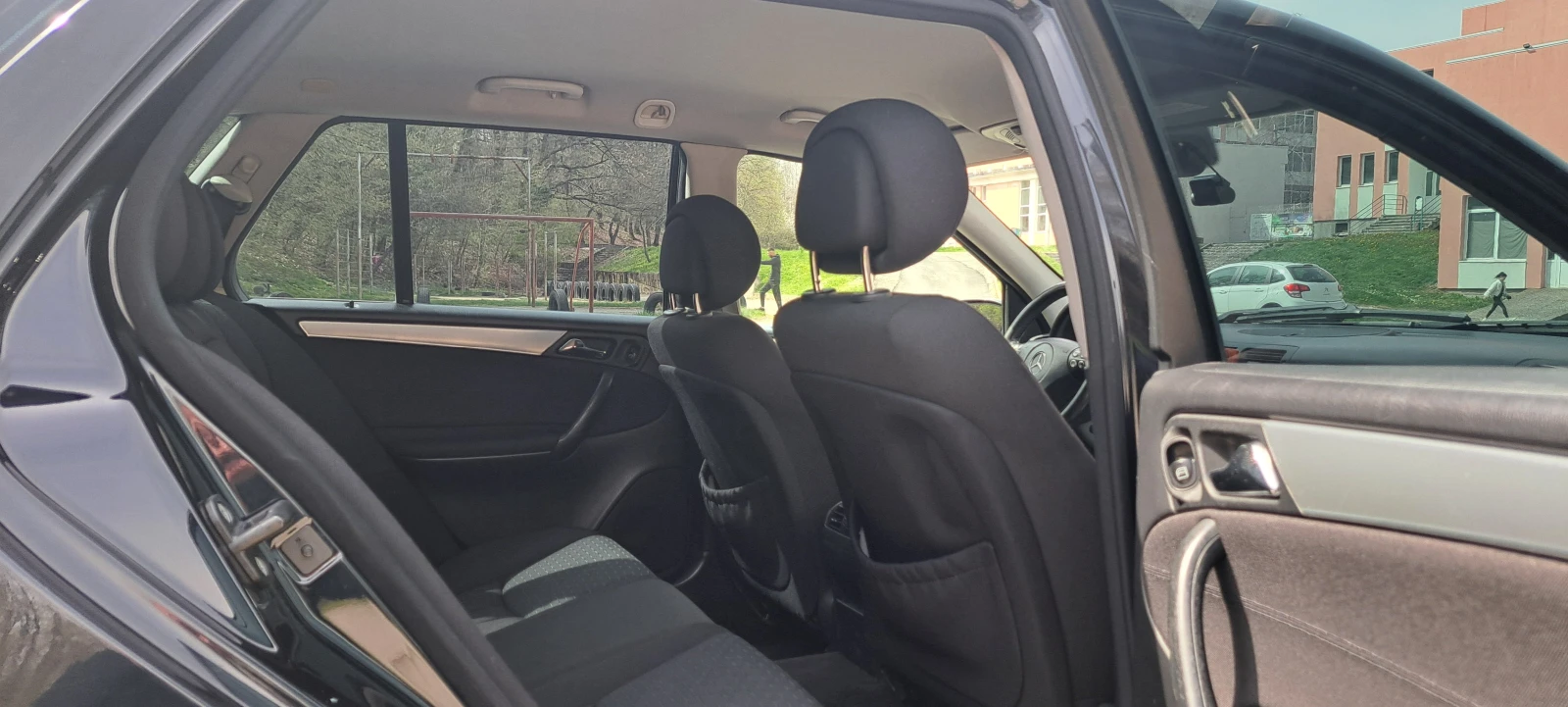 Mercedes-Benz C 220, снимка 3 - Автомобили и джипове - 54183355