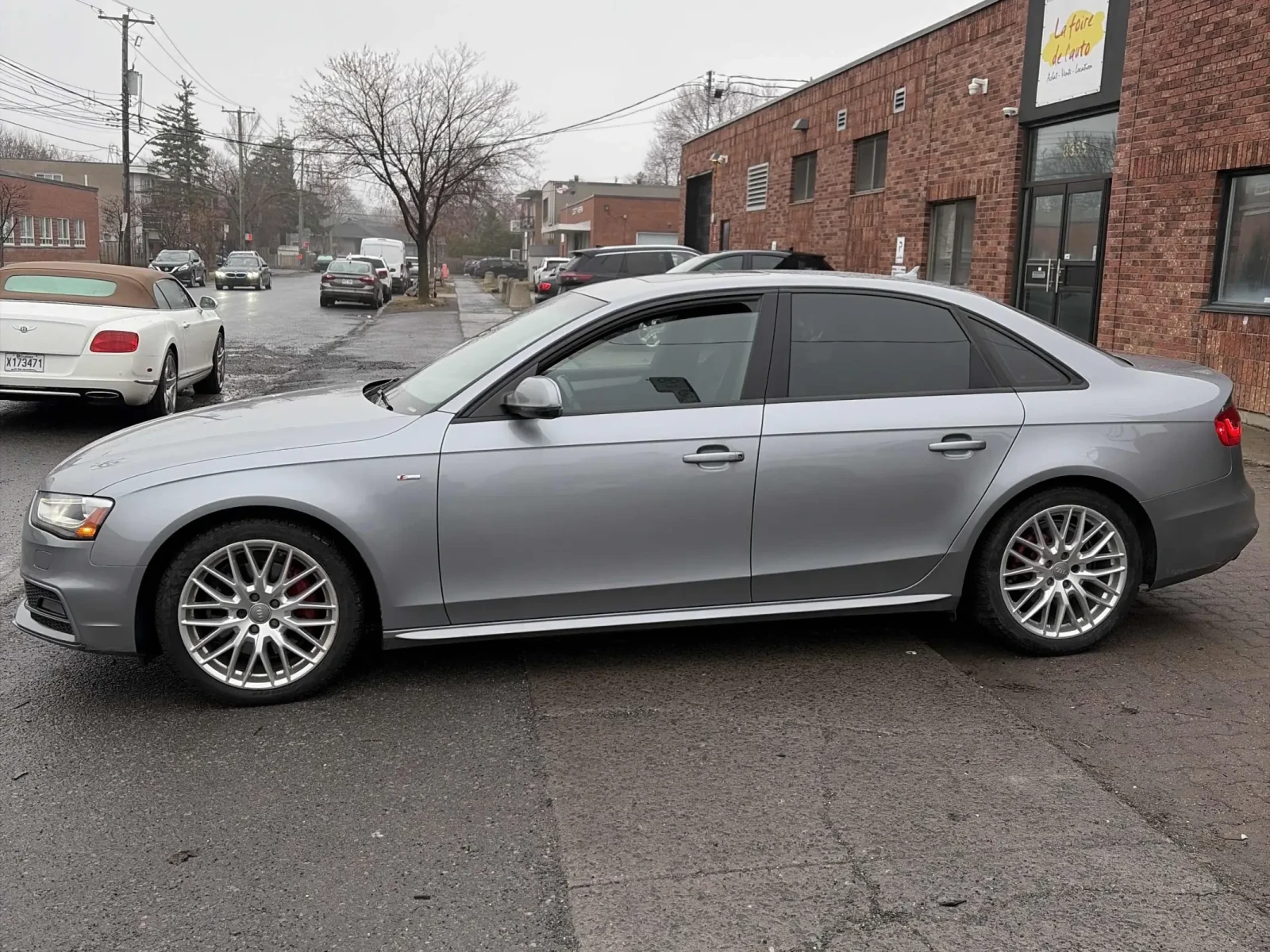Audi A4 Komfort plus * * CARFAX * * АВТО КРЕДИТ * * , снимка 3 - Автомобили и джипове - 54231770