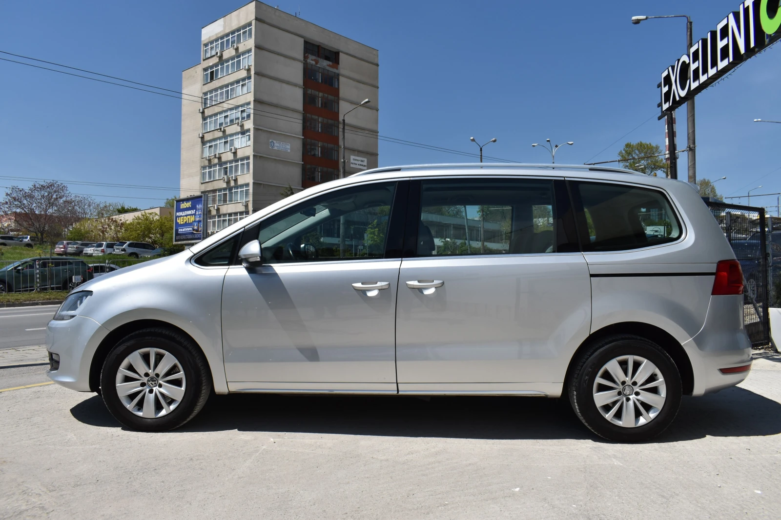 VW Sharan 2.0TDI* DSG, снимка 2 - Автомобили и джипове - 54482985