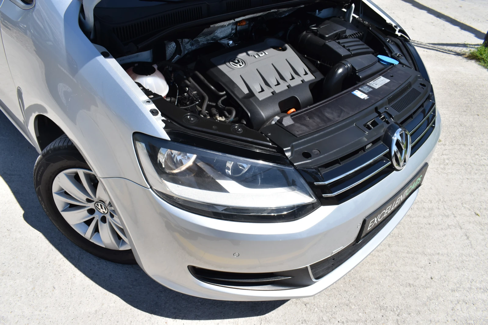 VW Sharan 2.0TDI* DSG, снимка 16 - Автомобили и джипове - 54482985