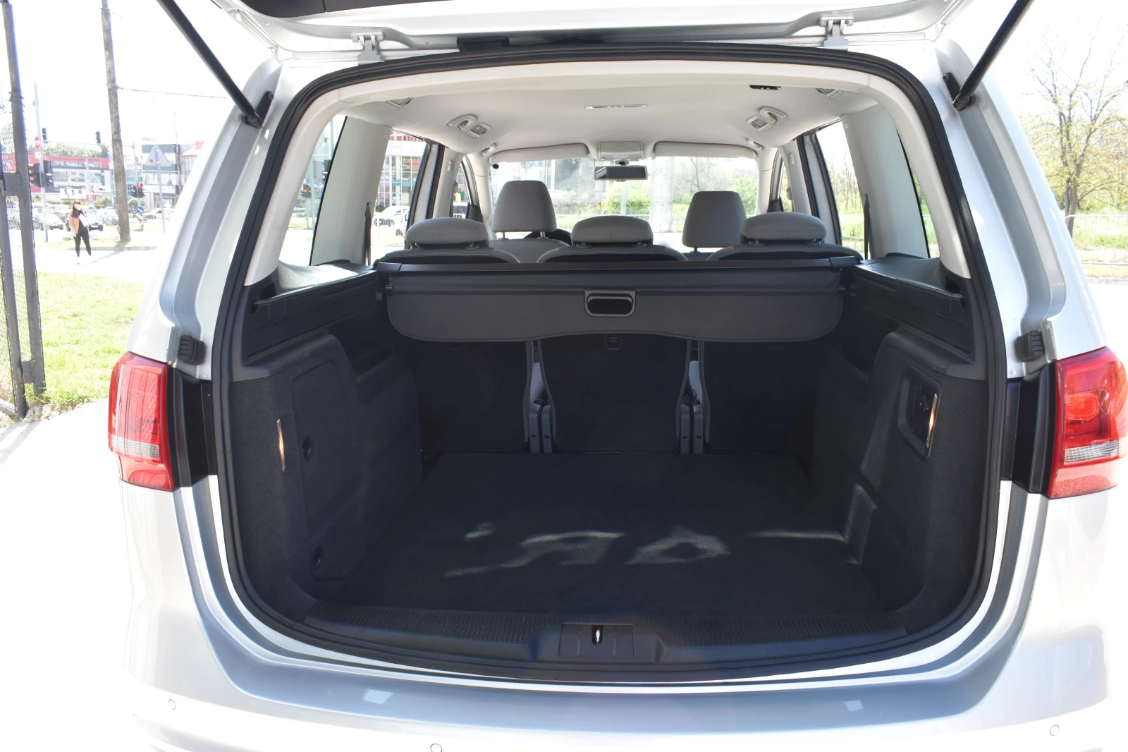 VW Sharan 2.0TDI* DSG, снимка 8 - Автомобили и джипове - 54482985