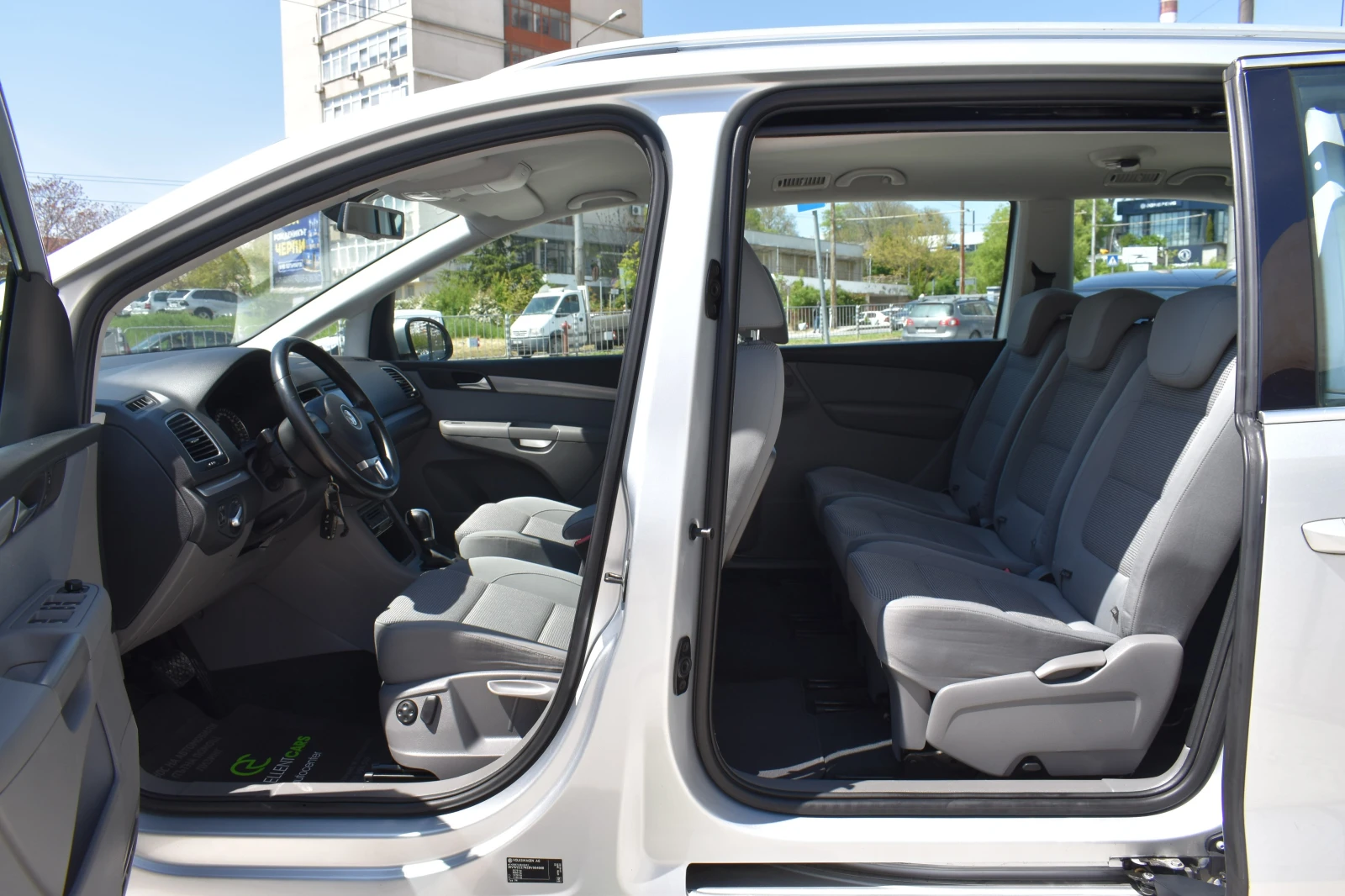 VW Sharan 2.0TDI* DSG, снимка 11 - Автомобили и джипове - 54482985