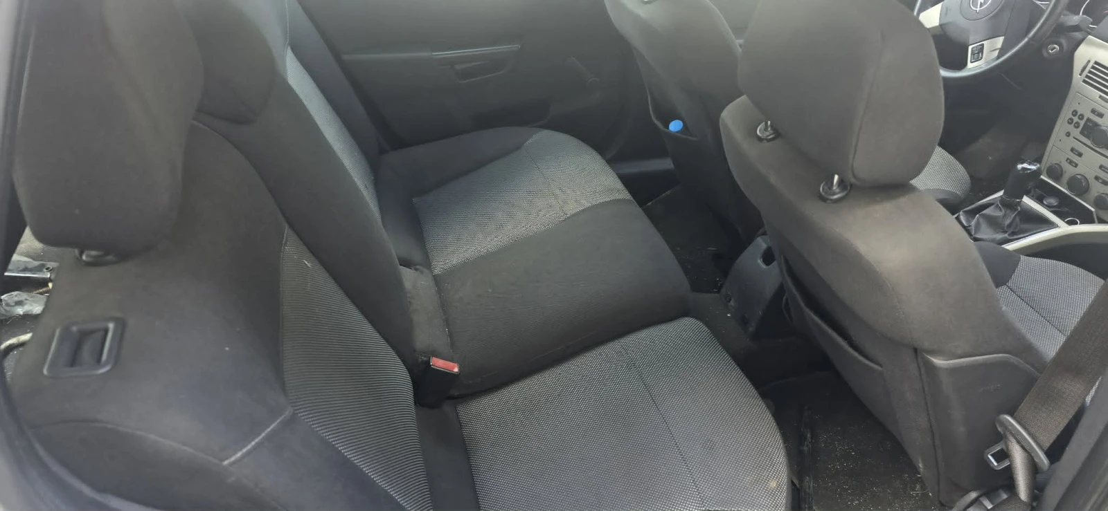 Opel Astra 1.7cdti  На Части, снимка 2 - Автомобили и джипове - 54924829