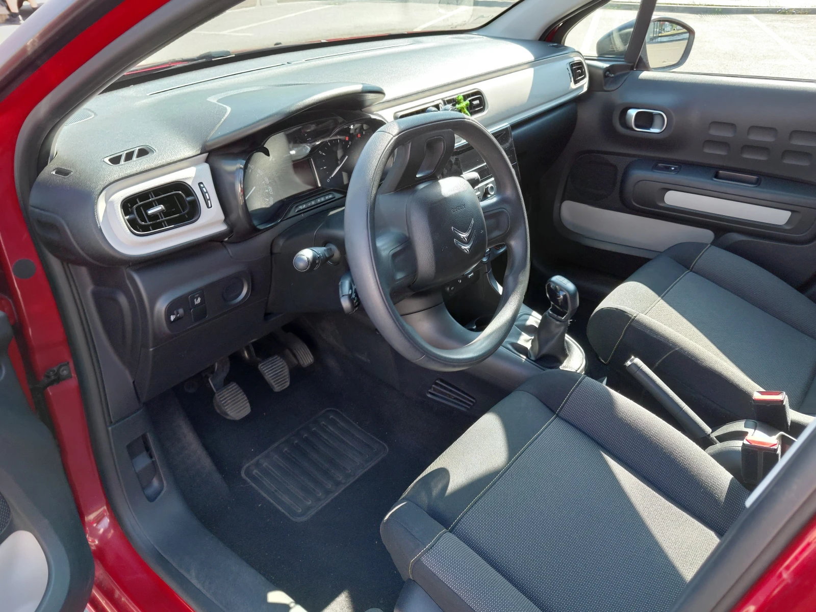 Citroen C3 1.2 PURE TECH 53000 km NEW, снимка 9 - Автомобили и джипове - 55176370