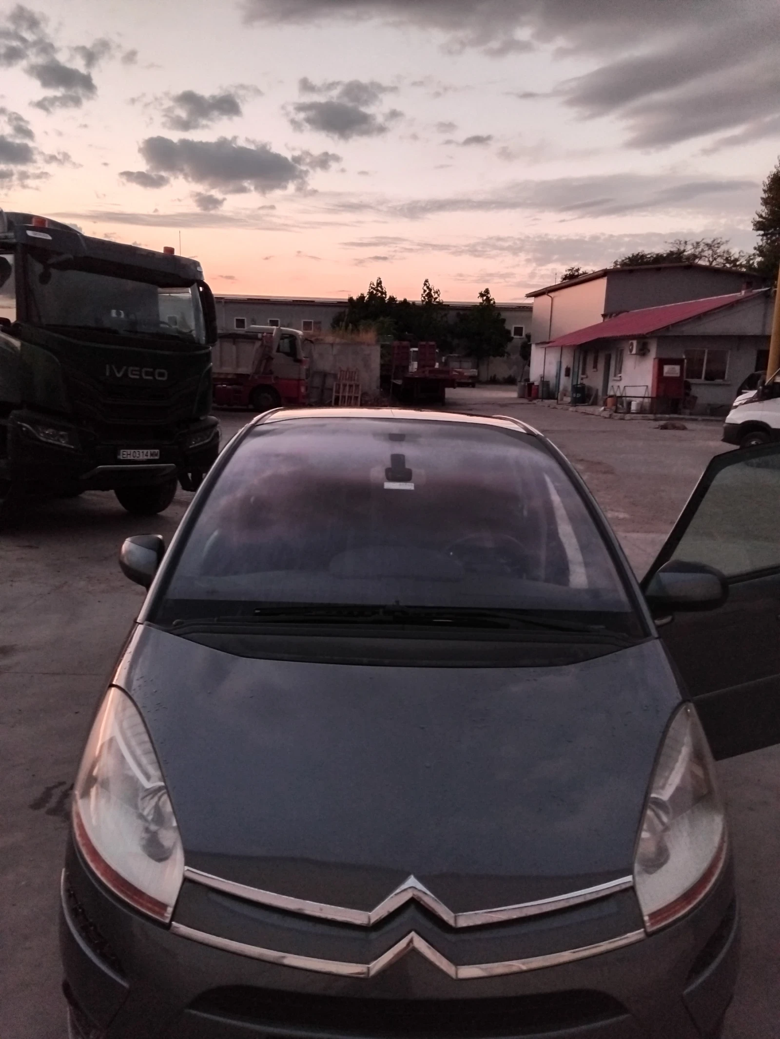 Citroen C4 Picasso, снимка 2 - Автомобили и джипове - 56434051