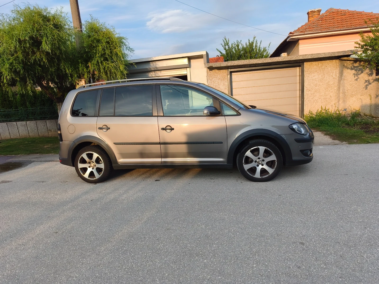 VW Touran, снимка 3 - Автомобили и джипове - 56144599