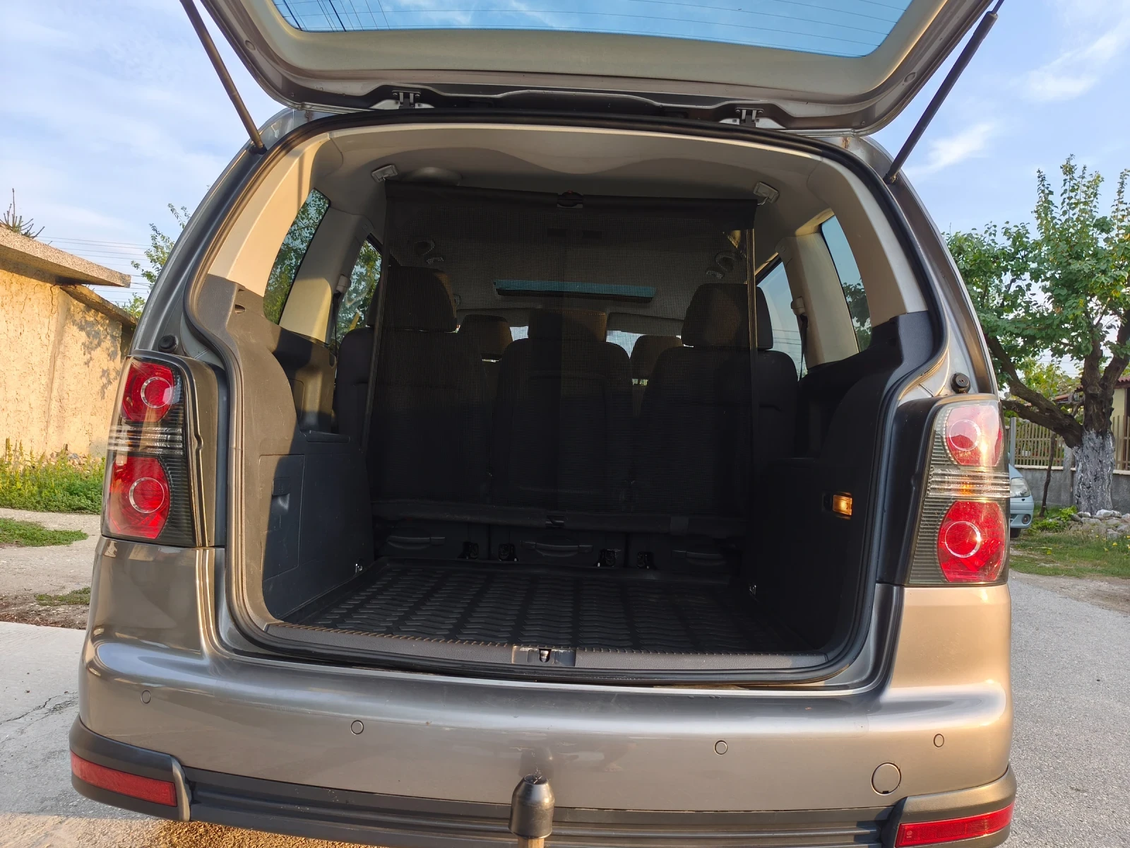VW Touran, снимка 5 - Автомобили и джипове - 56144599