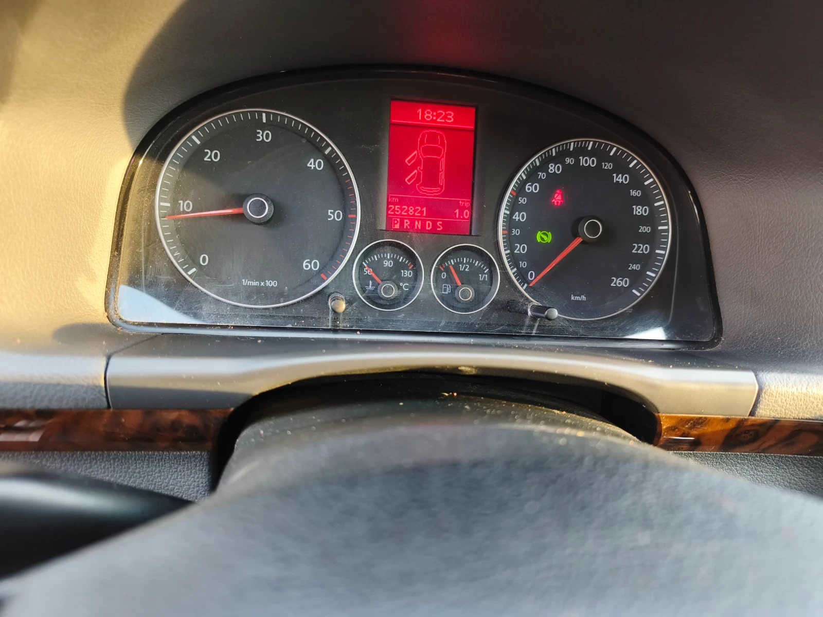 VW Touran, снимка 9 - Автомобили и джипове - 56144599