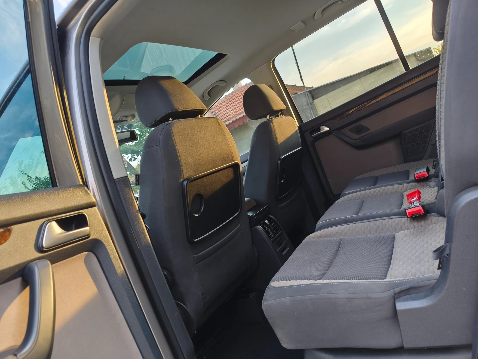 VW Touran, снимка 10 - Автомобили и джипове - 56144599