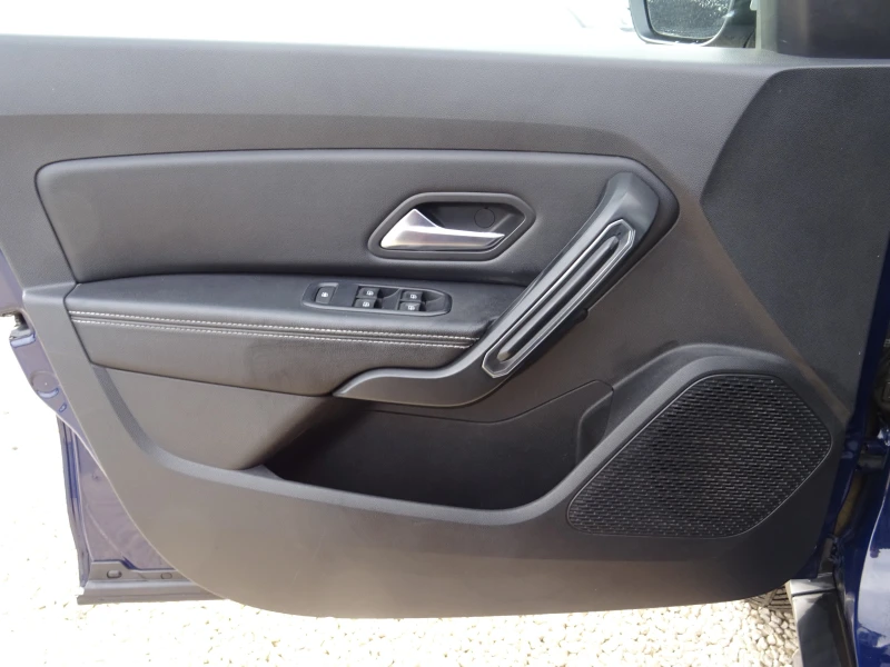 Dacia Duster 1.6sce Prestige 4x2, снимка 8 - Автомобили и джипове - 53269307