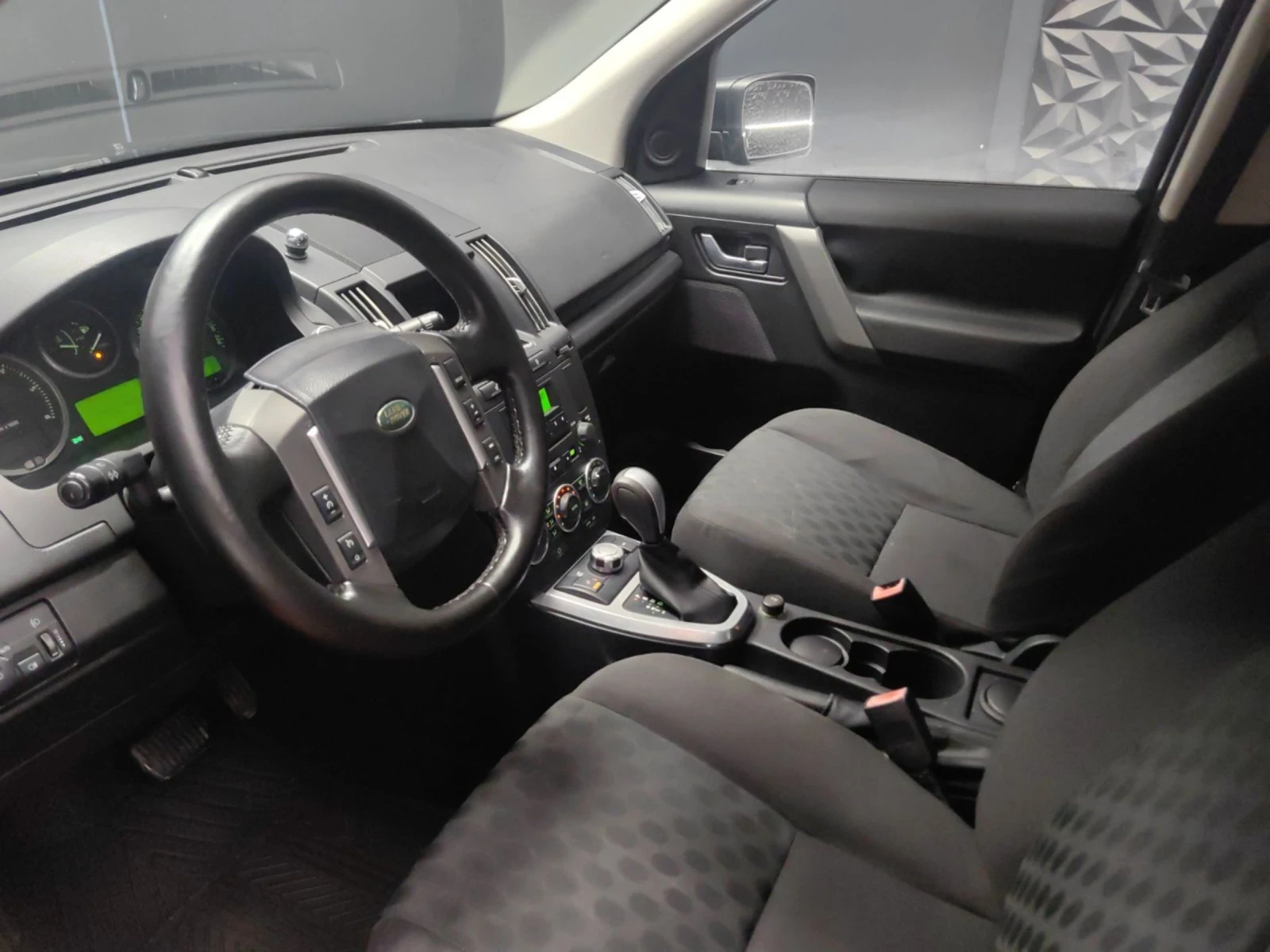 Land Rover Freelander 2.2* АВТОМАТ* 4х4* КЛИМАТИК* РЕГИСТРИРАН* ПЕРФЕКТ - изображение 7