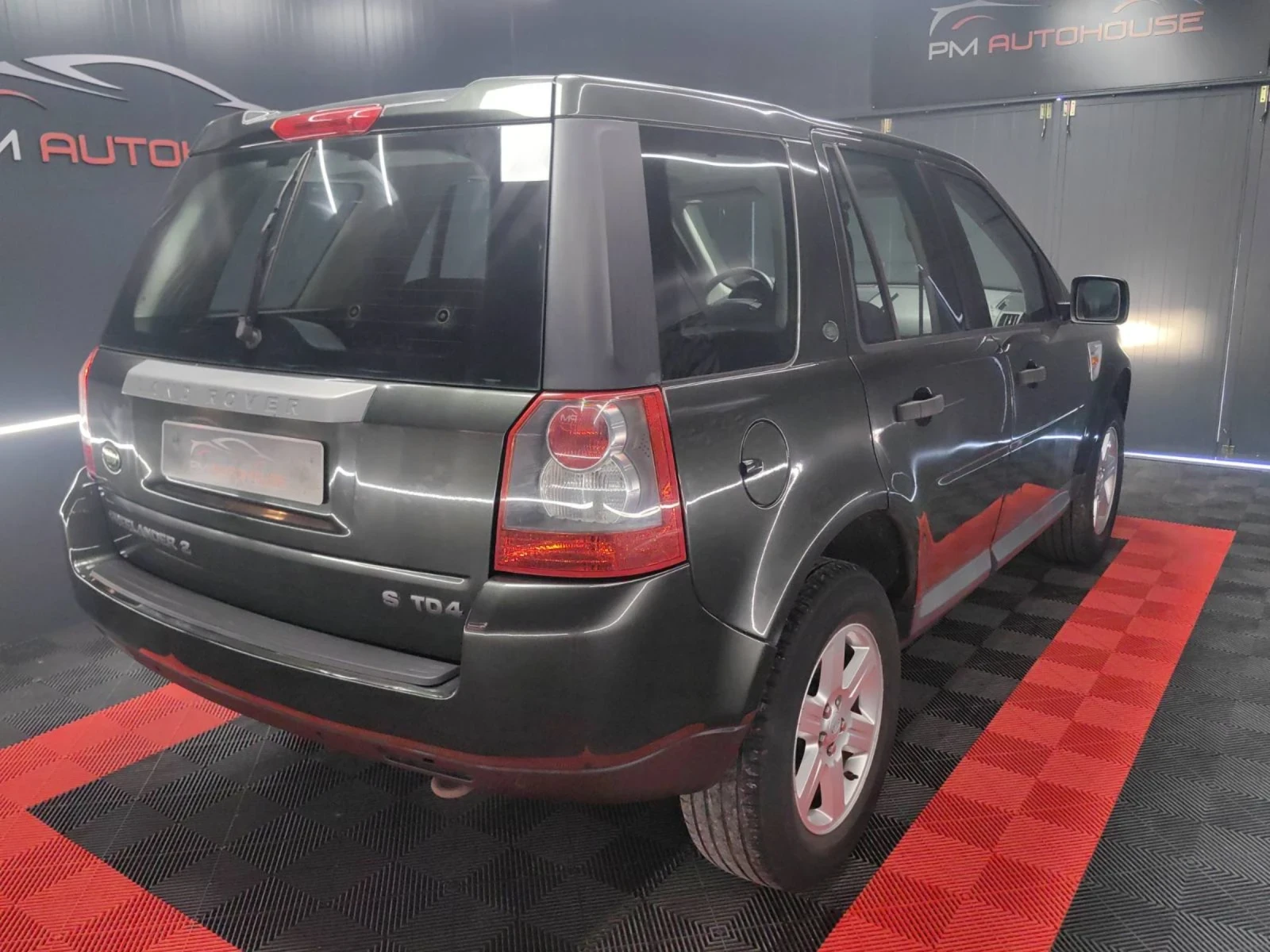 Land Rover Freelander 2.2* АВТОМАТ* 4х4* КЛИМАТИК* РЕГИСТРИРАН* ПЕРФЕКТ - изображение 4