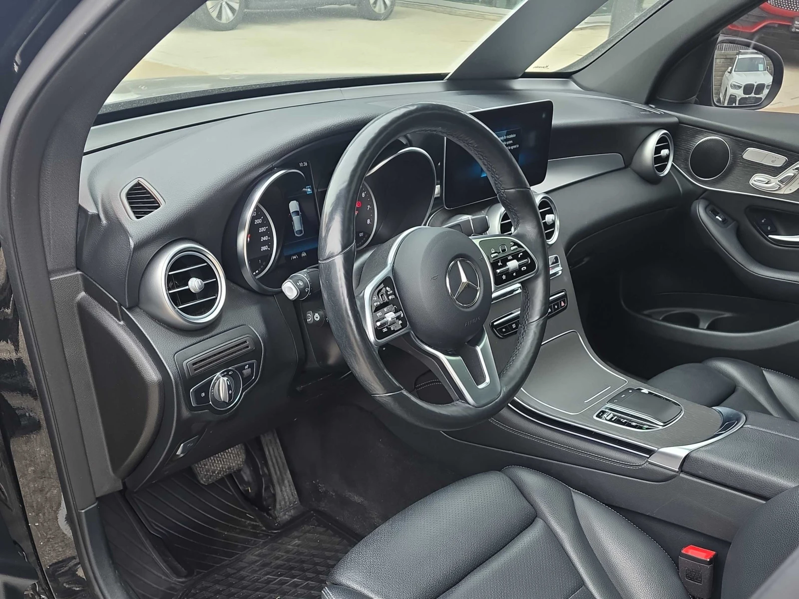 Mercedes-Benz GLC 300 2.0L 4MATIC COUPE NIGHT PACKAGE, снимка 8 - Автомобили и джипове - 52992159