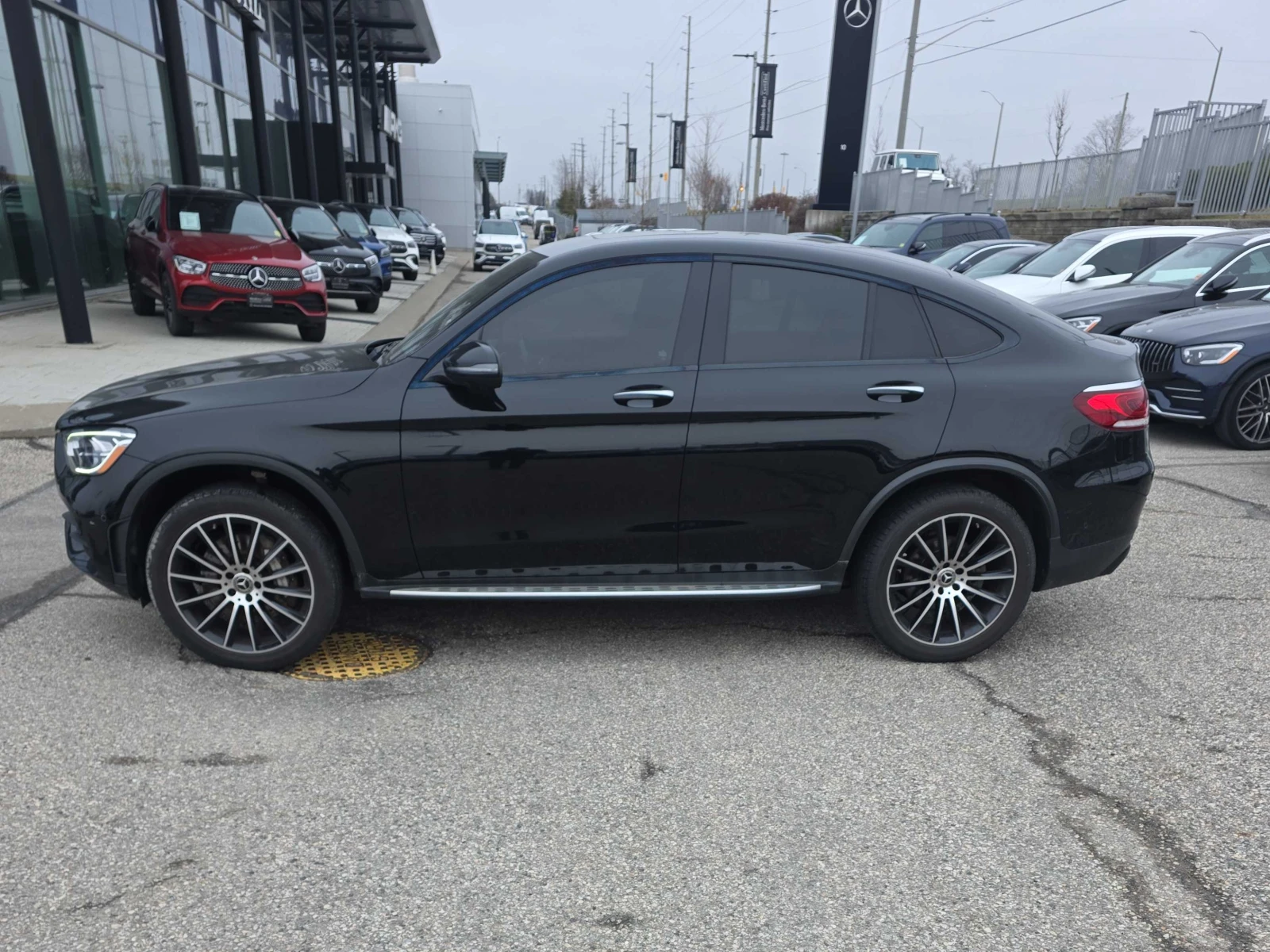 Mercedes-Benz GLC 300 2.0L 4MATIC COUPE NIGHT PACKAGE, снимка 4 - Автомобили и джипове - 52992159