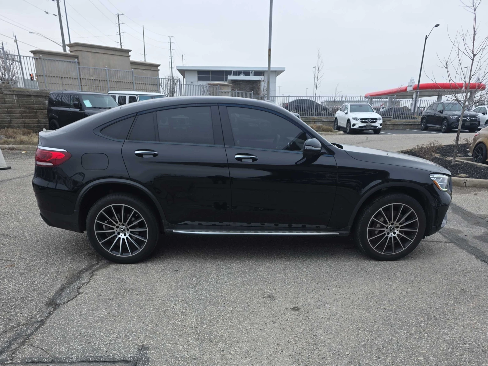 Mercedes-Benz GLC 300 2.0L 4MATIC COUPE NIGHT PACKAGE, снимка 5 - Автомобили и джипове - 52992159