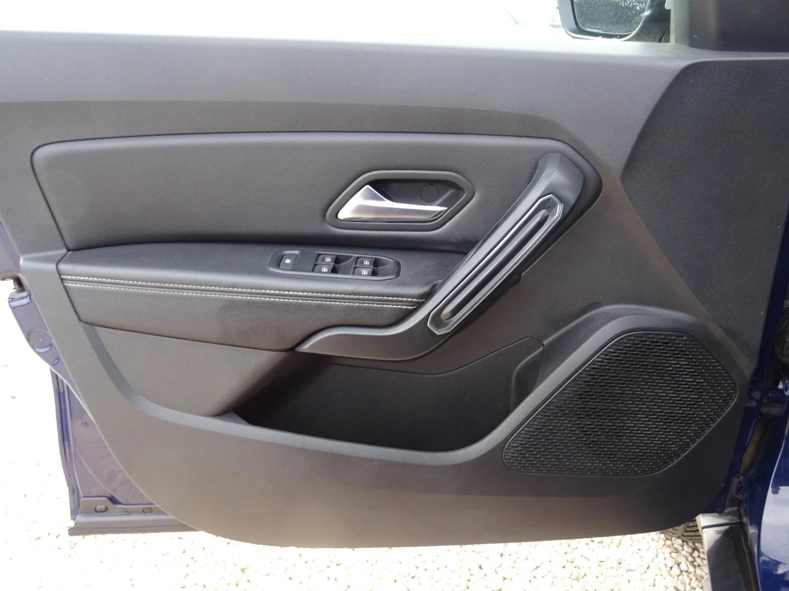 Dacia Duster 1.6sce Prestige 4x2 - изображение 8