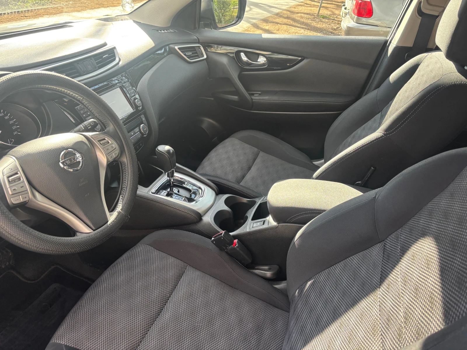 Nissan Qashqai, снимка 14 - Автомобили и джипове - 53991318