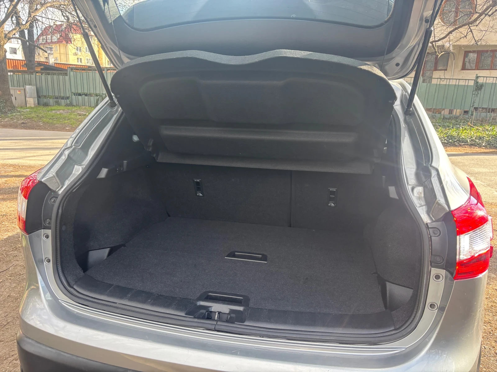 Nissan Qashqai, снимка 12 - Автомобили и джипове - 53991318