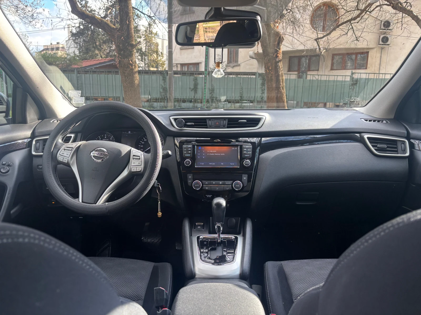 Nissan Qashqai, снимка 9 - Автомобили и джипове - 53991318