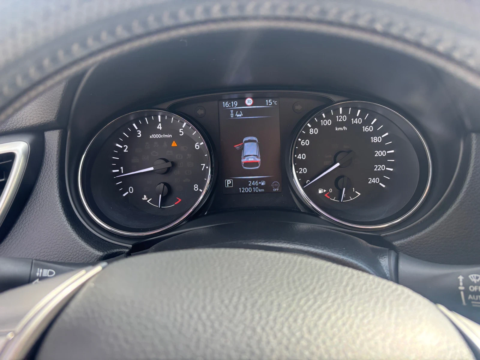 Nissan Qashqai, снимка 10 - Автомобили и джипове - 53991318