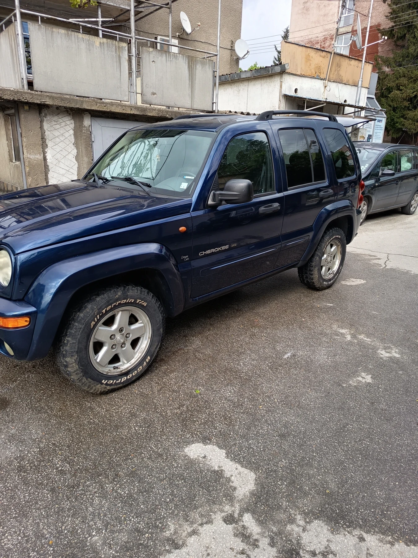 Jeep Cherokee, снимка 2 - Автомобили и джипове - 54391875