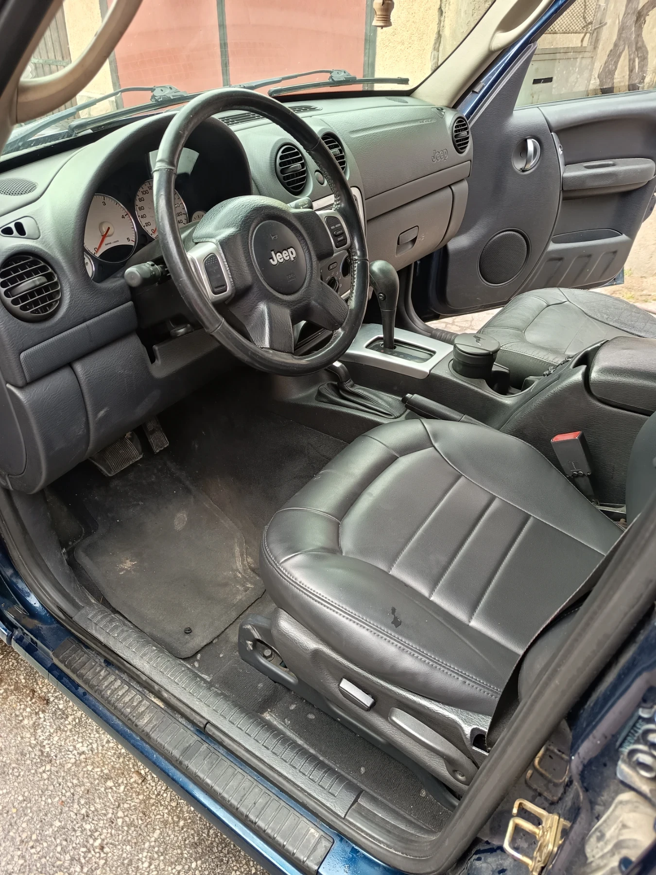 Jeep Cherokee, снимка 9 - Автомобили и джипове - 54391875