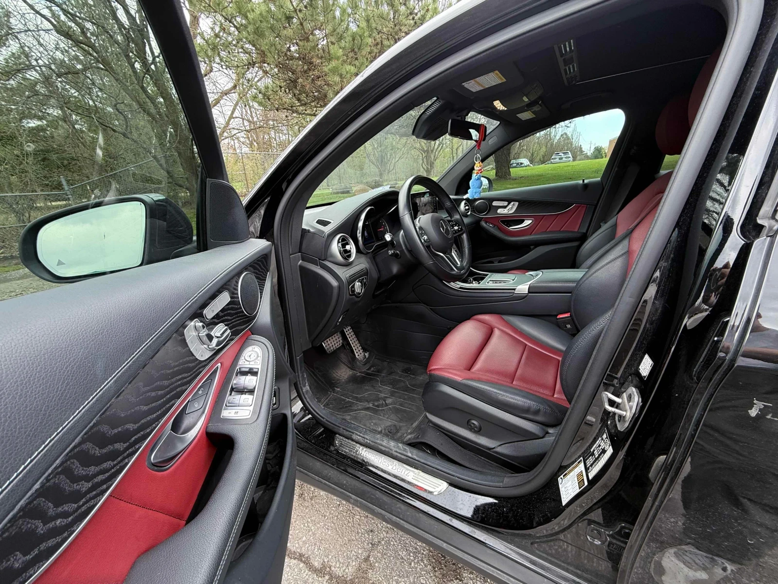 Mercedes-Benz GLC 300 ПОДГРЕВ * ПАНОРАМА * ЧЕРВЕН САЛОН * АВТО КРЕДИТ * , снимка 6 - Автомобили и джипове - 54512580
