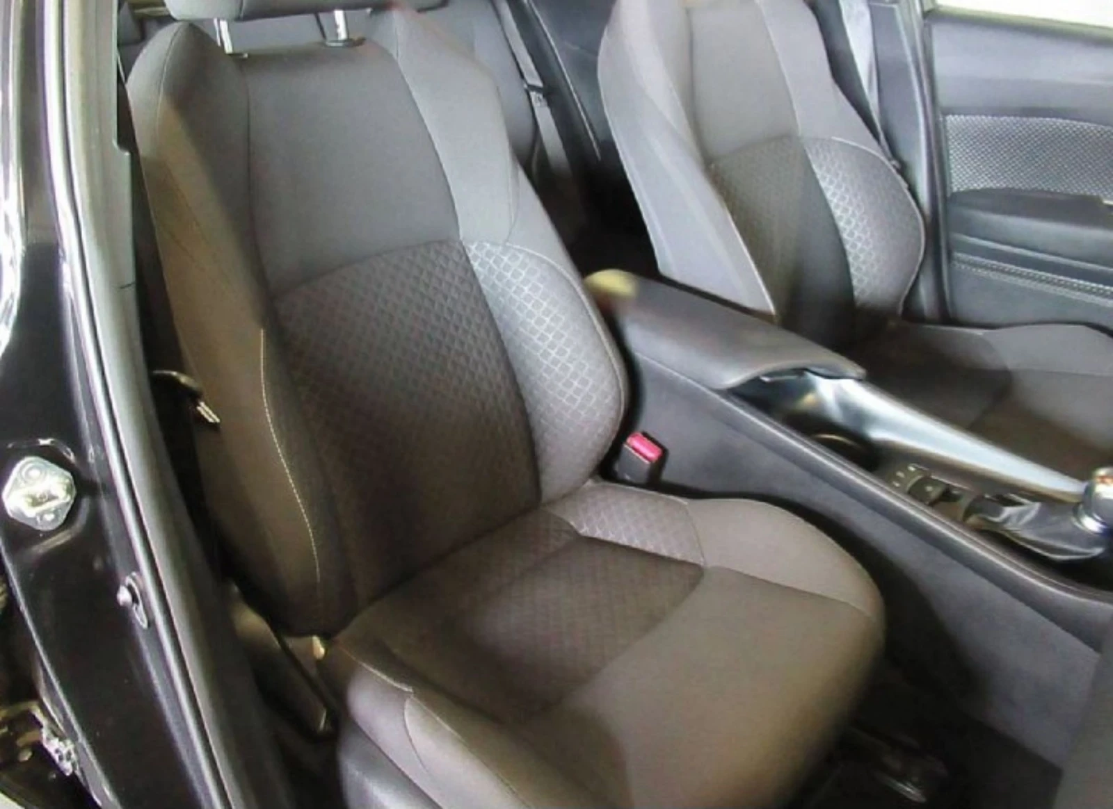 Toyota C-HR 1.8 HYBRID.LED.NAVI.KAMERA.ACC, снимка 10 - Автомобили и джипове - 55162005