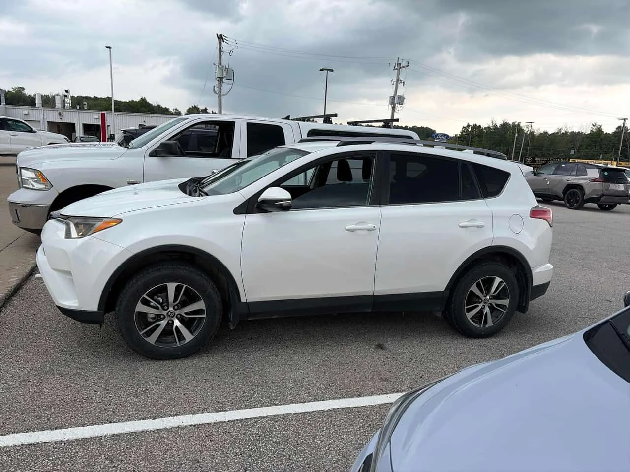 Toyota Rav4 * LE * CARFAX * БЕЗ ПЪРВОНАЧАЛНА ВНОСКА, снимка 2 - Автомобили и джипове - 55590826