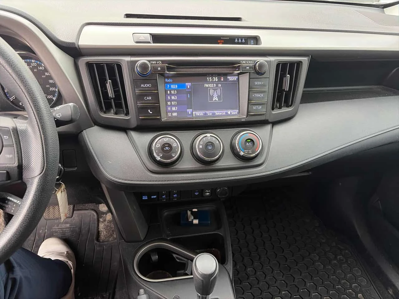 Toyota Rav4 * LE * CARFAX * БЕЗ ПЪРВОНАЧАЛНА ВНОСКА, снимка 9 - Автомобили и джипове - 55590826