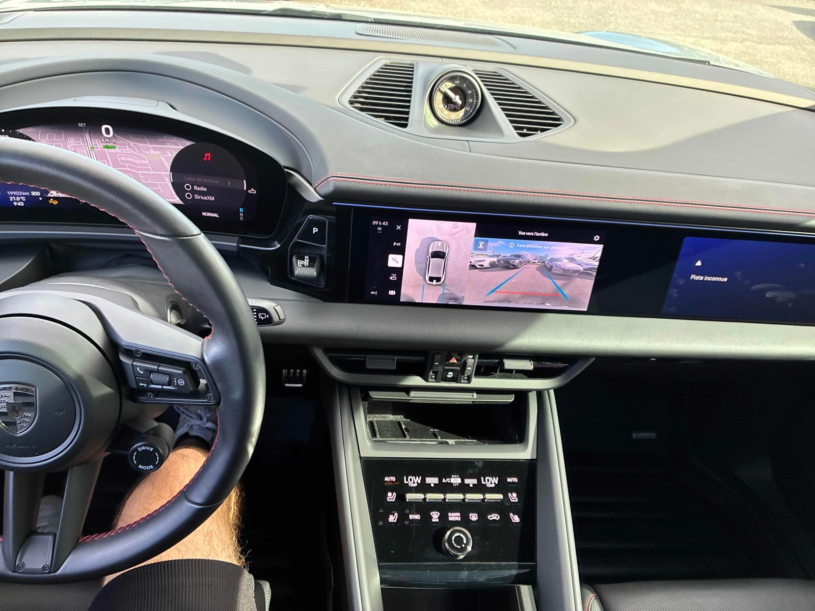 Porsche Macan Electric Turbo  CARFAX, снимка 9 - Автомобили и джипове - 55941148