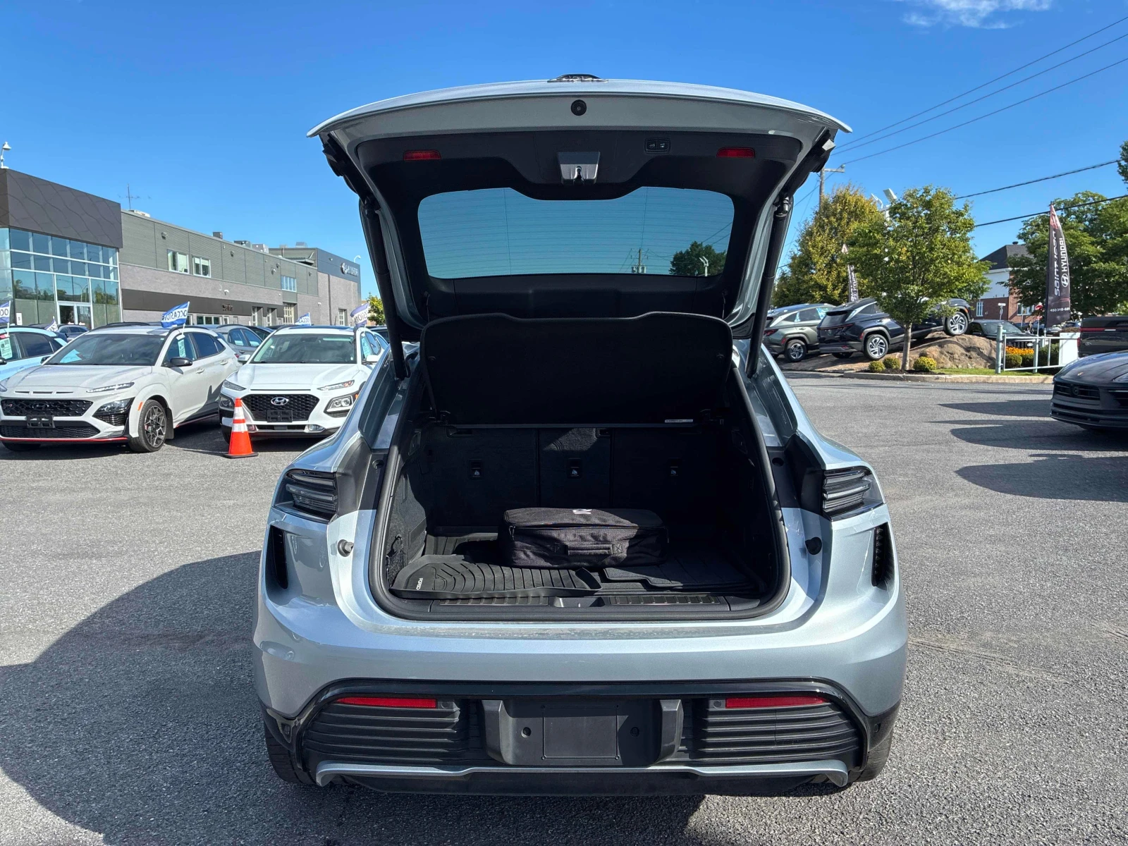 Porsche Macan Electric Turbo  CARFAX, снимка 14 - Автомобили и джипове - 55941148