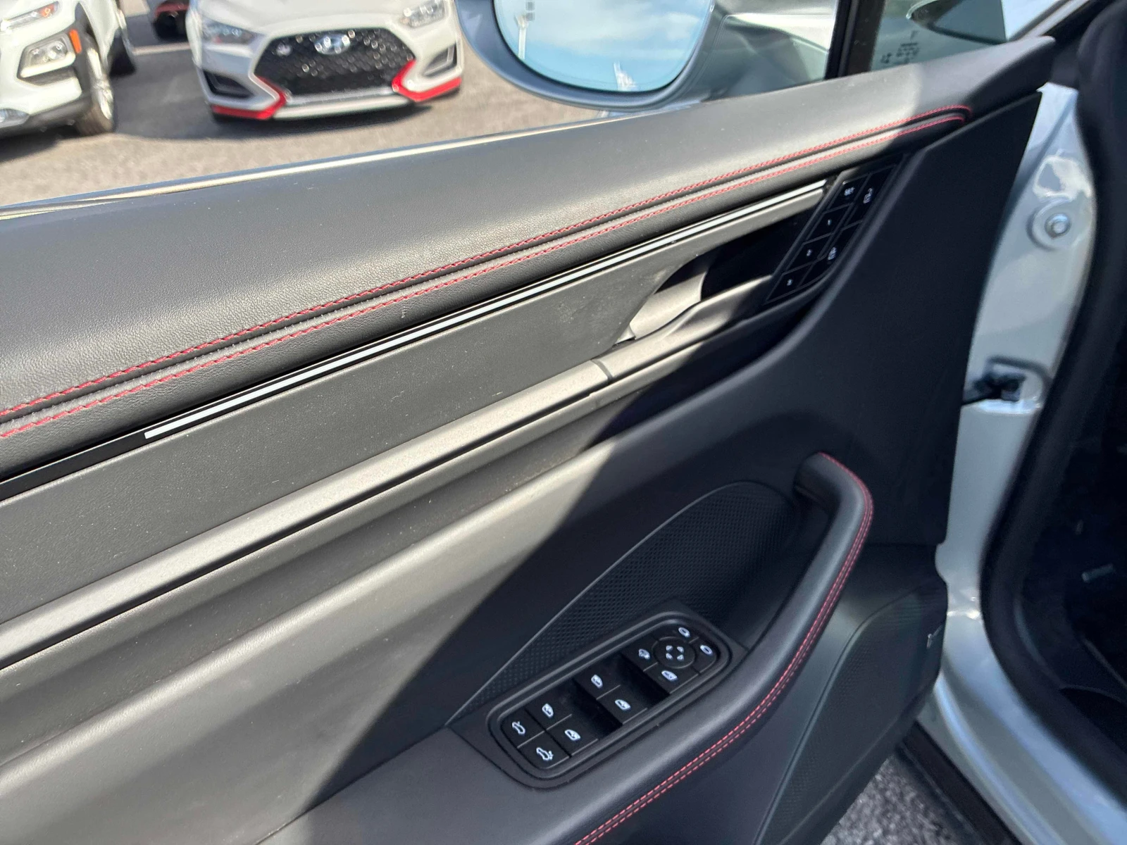 Porsche Macan Electric Turbo  CARFAX, снимка 12 - Автомобили и джипове - 55941148