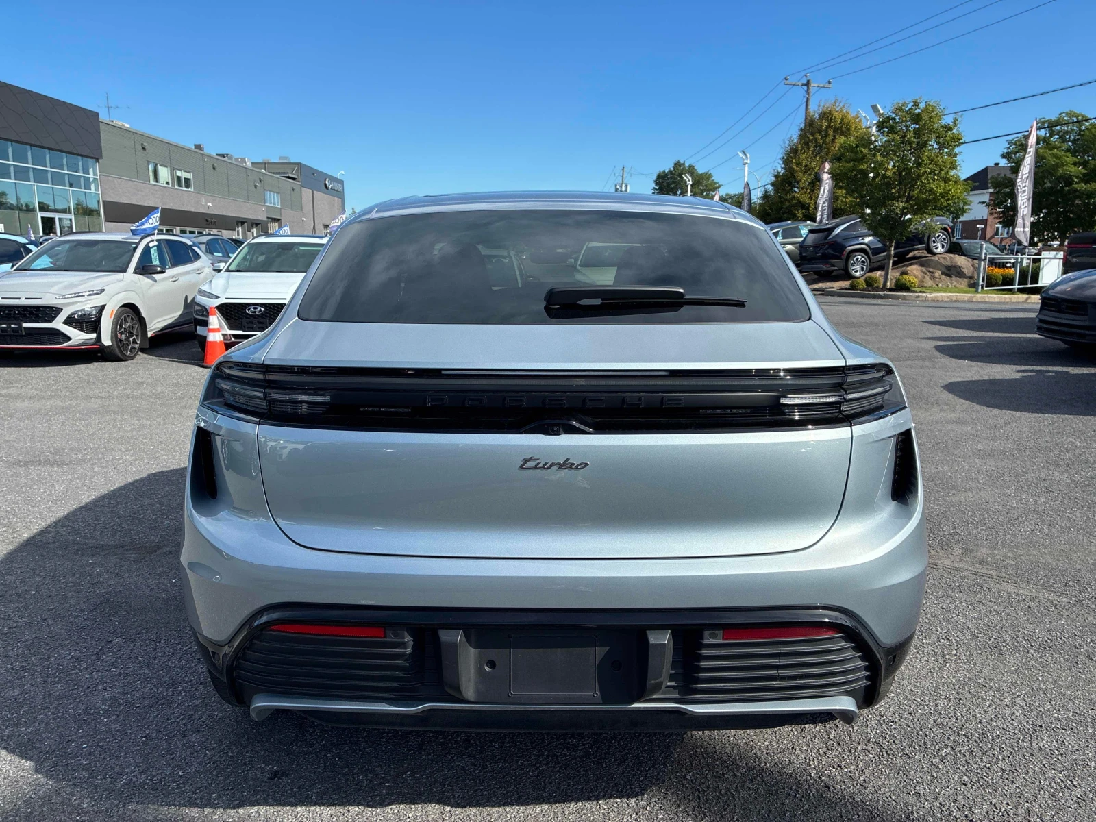 Porsche Macan Electric Turbo  CARFAX, снимка 4 - Автомобили и джипове - 55941148