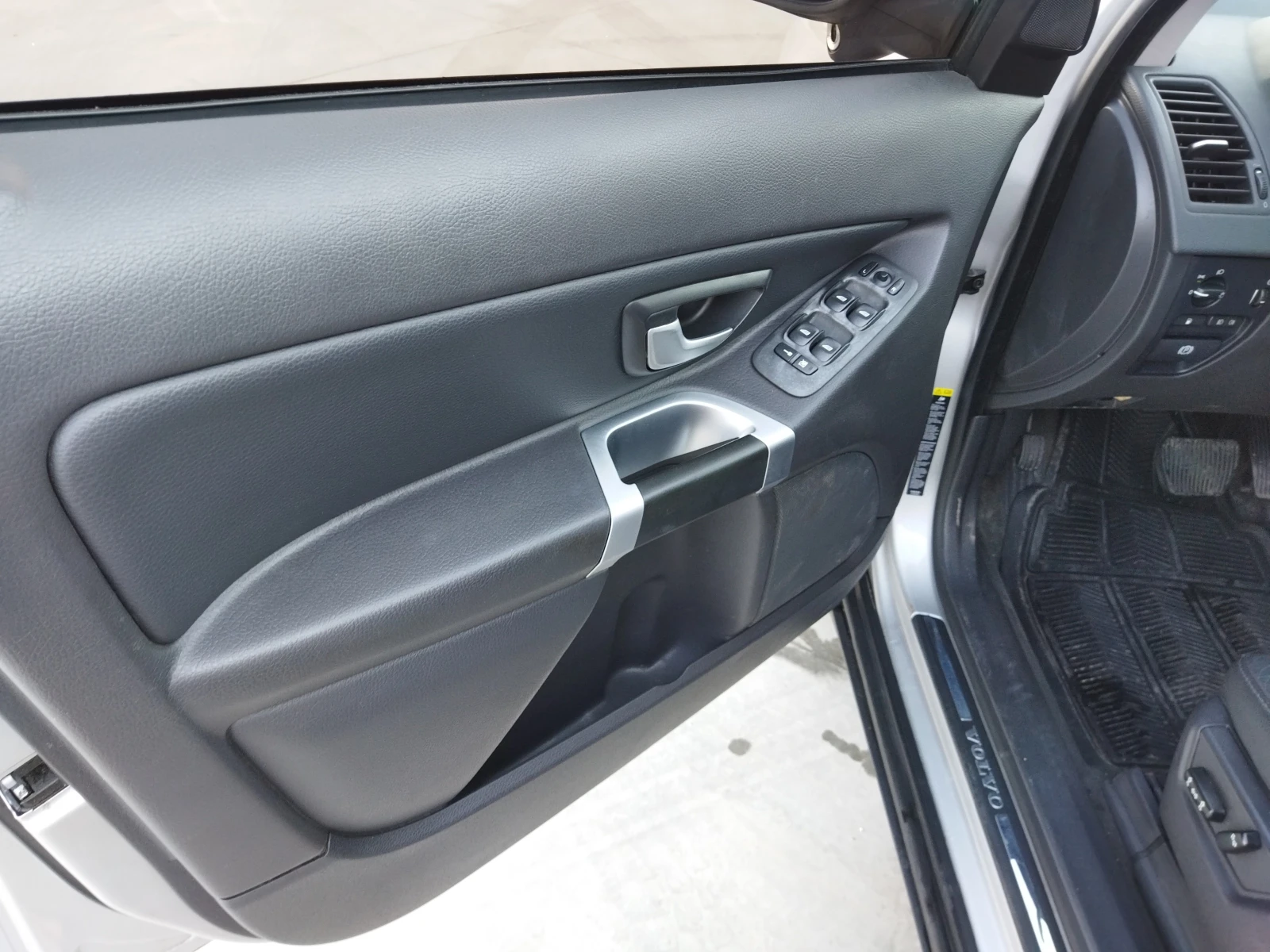 Volvo Xc90 3.2 AWD, снимка 15 - Автомобили и джипове - 56685527