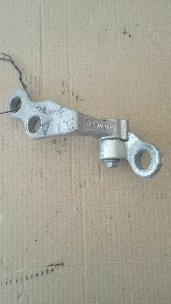 задна лява долна панта врата Форд Фокус комби