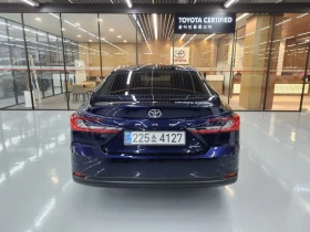 Toyota Camry 2.5 XLE Hybrid| 208к.с.| ВКЛ.ТЕХНОТЕСТ, снимка 4