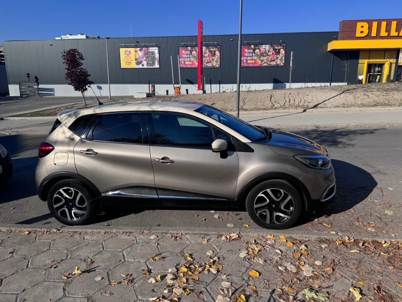 Renault Captur, снимка 6 - Автомобили и джипове - 47852405