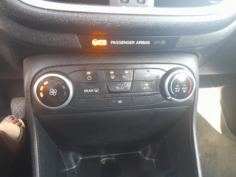 Ford Fiesta 1.5 D, снимка 13 - Автомобили и джипове - 51686199