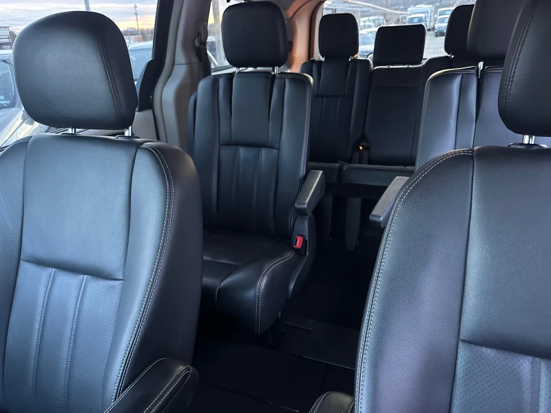 Lancia Voyager 2.8-174 к.с.-Автоматик 7 места, снимка 13 - Автомобили и джипове - 52542704