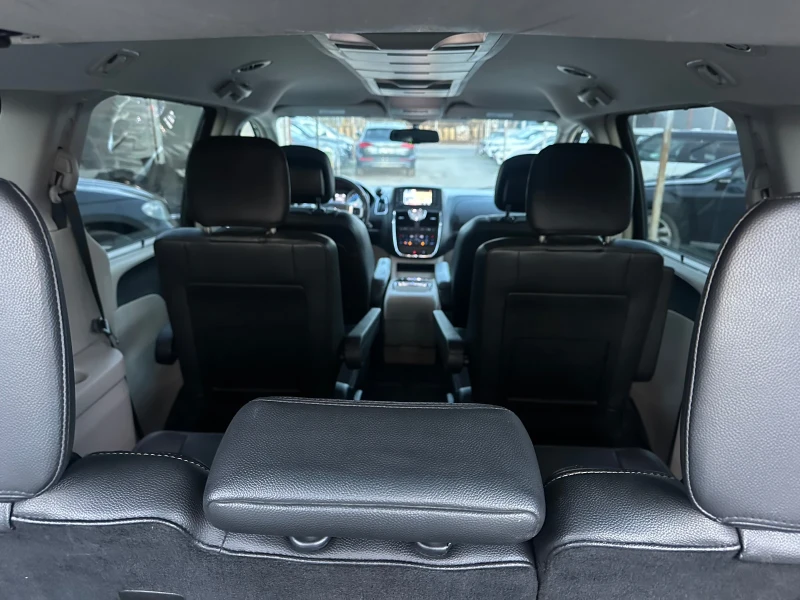 Lancia Voyager 2.8-174 к.с.-Автоматик 7 места, снимка 16 - Автомобили и джипове - 52542704