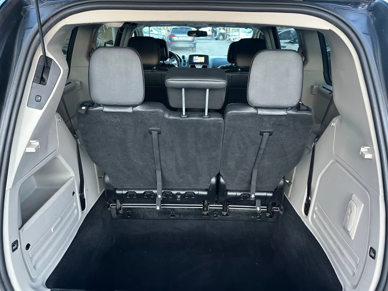 Lancia Voyager 2.8-174 к.с.-Автоматик 7 места, снимка 7 - Автомобили и джипове - 52542704