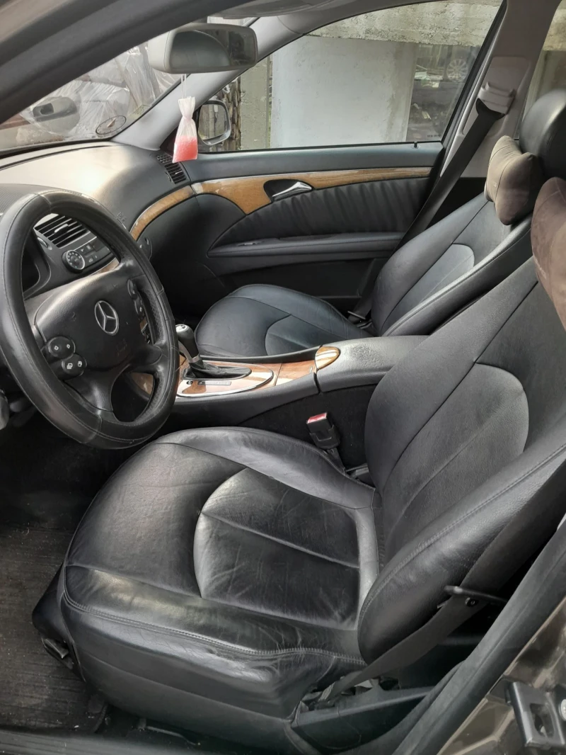 Mercedes-Benz E 320, снимка 10 - Автомобили и джипове - 52595704