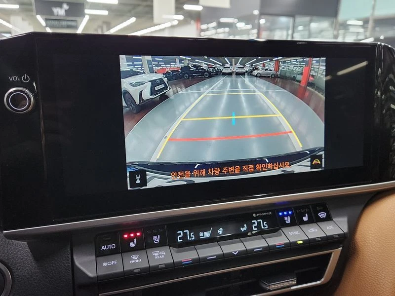 Toyota Camry 2.5 XLE Hybrid| 208к.с.| ВКЛ.ТЕХНОТЕСТ, снимка 8 - Автомобили и джипове - 55119922